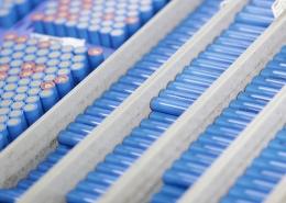 3.7V-18650-battery-cell